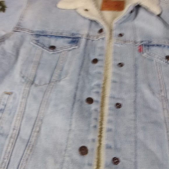 VINTAGE LEVI'S JEAN JACKET  ROSE EMBROIDERY  WOMEN'S MEDIUM - Picture 4 of 16